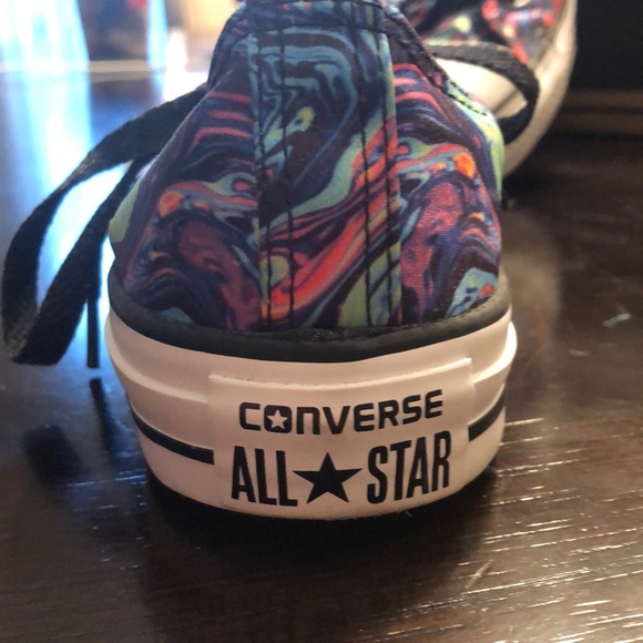 Swirled multicolored low top converse - Picture 3 of 4